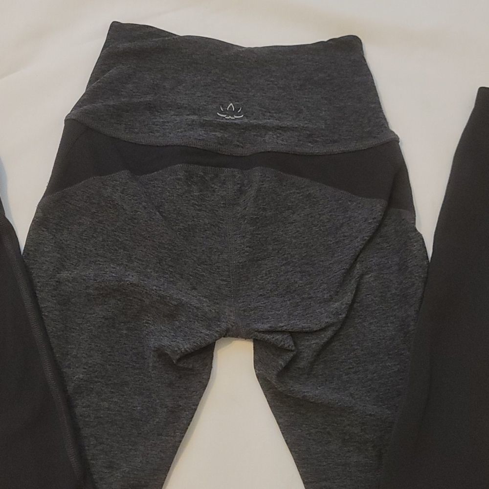 Beyond Yoga two-tone leggings size small